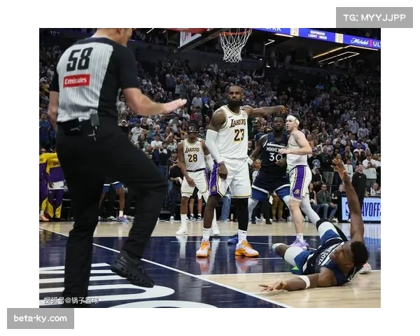 湖人与森林狼赛后裁判报告：麦克丹尼尔斯对里夫斯犯规未被吹罚