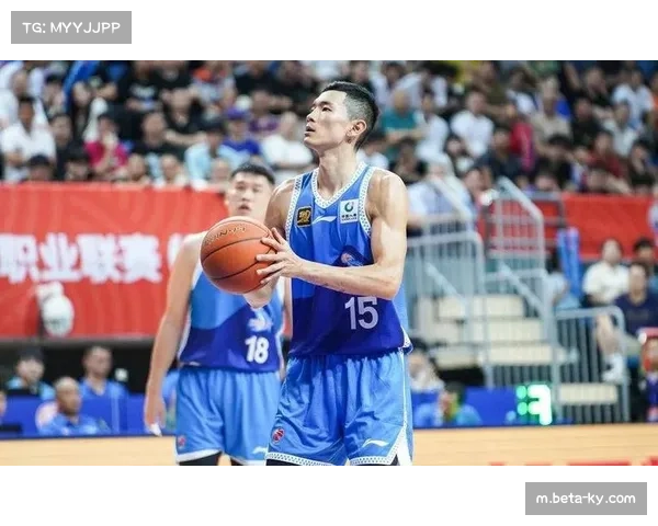 福建队进攻空间创造：陈林坚无球跑动与外线投射的战术价值